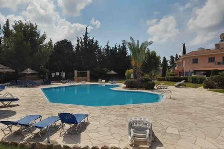 Limnaria - Luxurious, Spacious 3 Bed With Pool Views Apartment Paphos