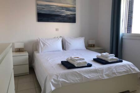 Limnaria - Luxurious, Spacious 3 Bed With Pool Views Apartment Paphos